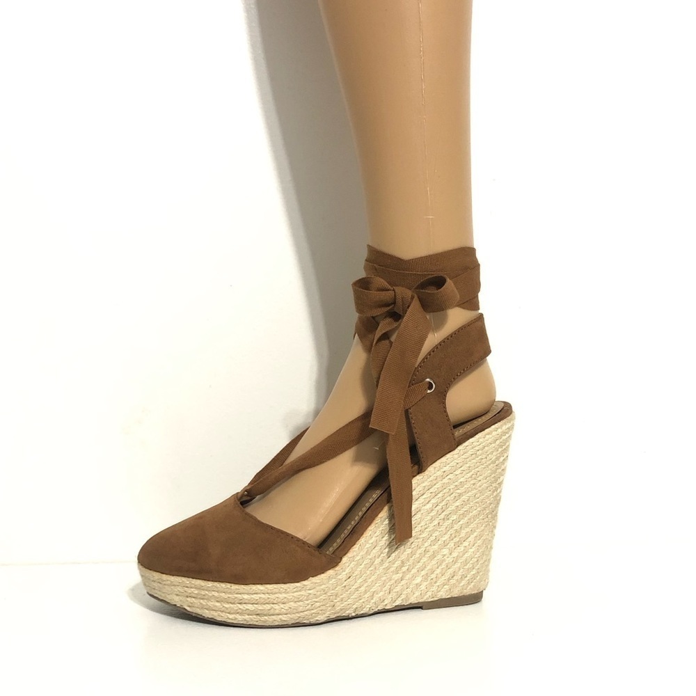 Breckelle’s espadrilles platform lace up wedges sandals Size 9